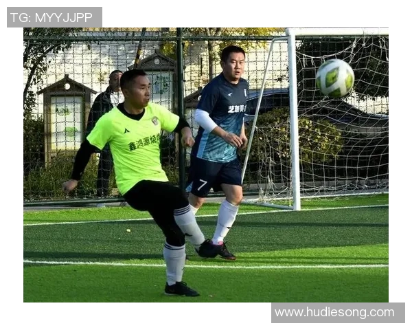 荆州足球明星有哪些他们的精彩瞬间与照片分享